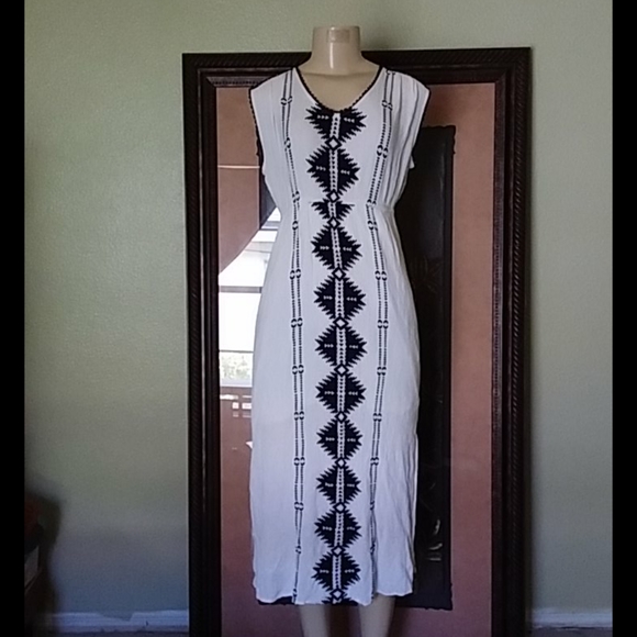 Xhilaration Dresses & Skirts - Xhilaration Dress